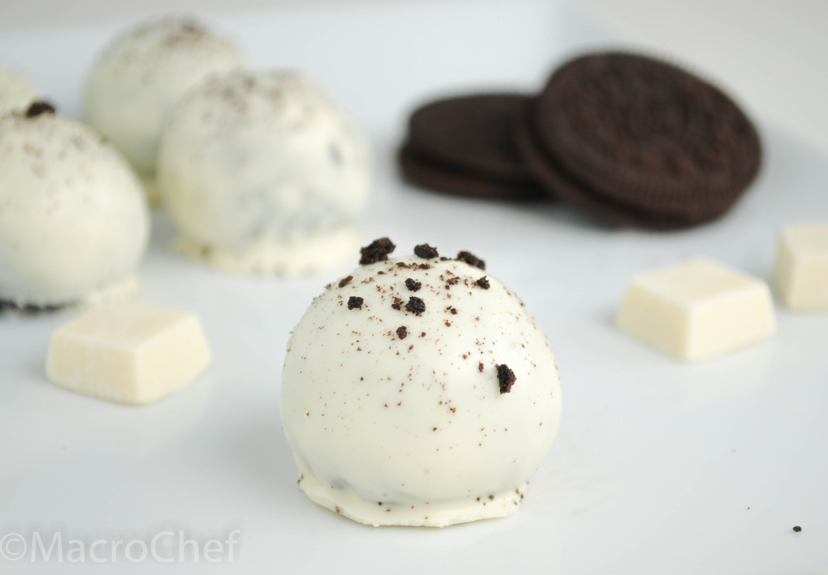 White Chocolate Oreo Truffles – MacroChef